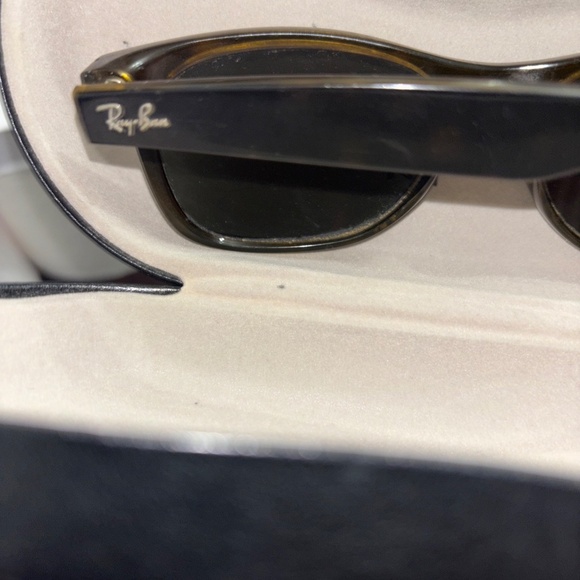 Ray-Ban RB2132 New Wayfarer 902/58 Sunglasses Tortoise - Picture 2 of 5